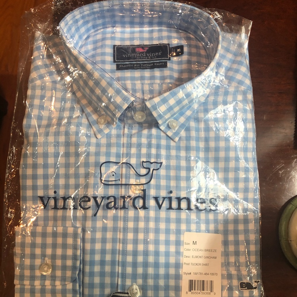 Vineyard Vines button down dress shirt Men’s med